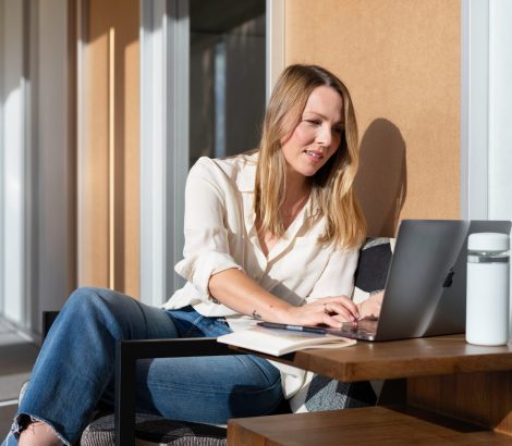 linkedin-sales-solutions-vqWWOnA6--M-unsplash